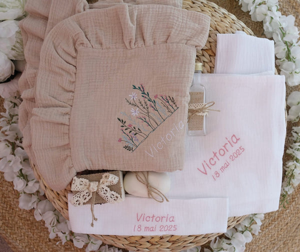 Trusou din muselina pentru botez, cu volanas, Flowers Beige