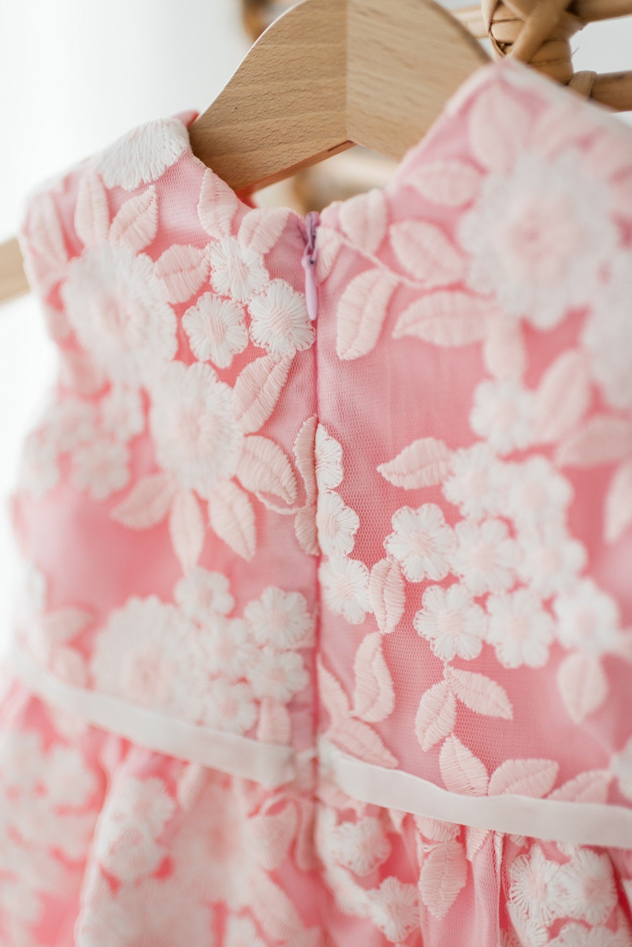 Rochie cu broderie, Ayana
