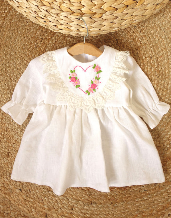 Rochie din in prespalat cu broderie manuala, Inima